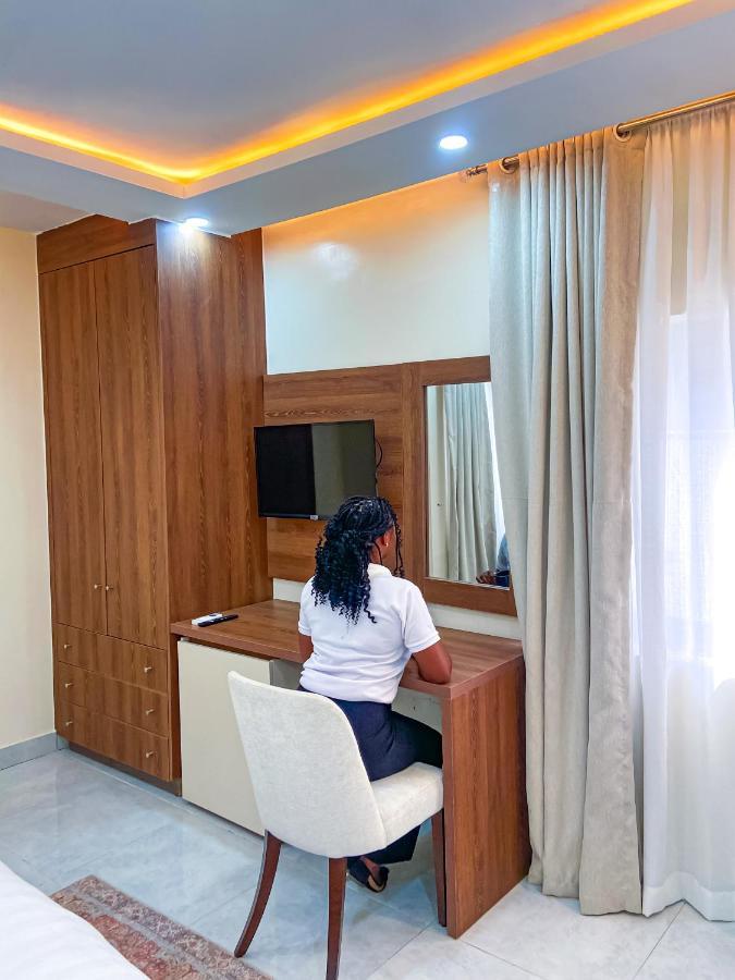 Plush Hotel,Абуджа Екстериор снимка