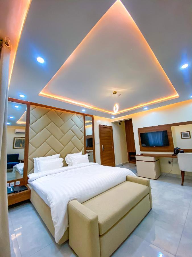 Plush Hotel,Абуджа Екстериор снимка