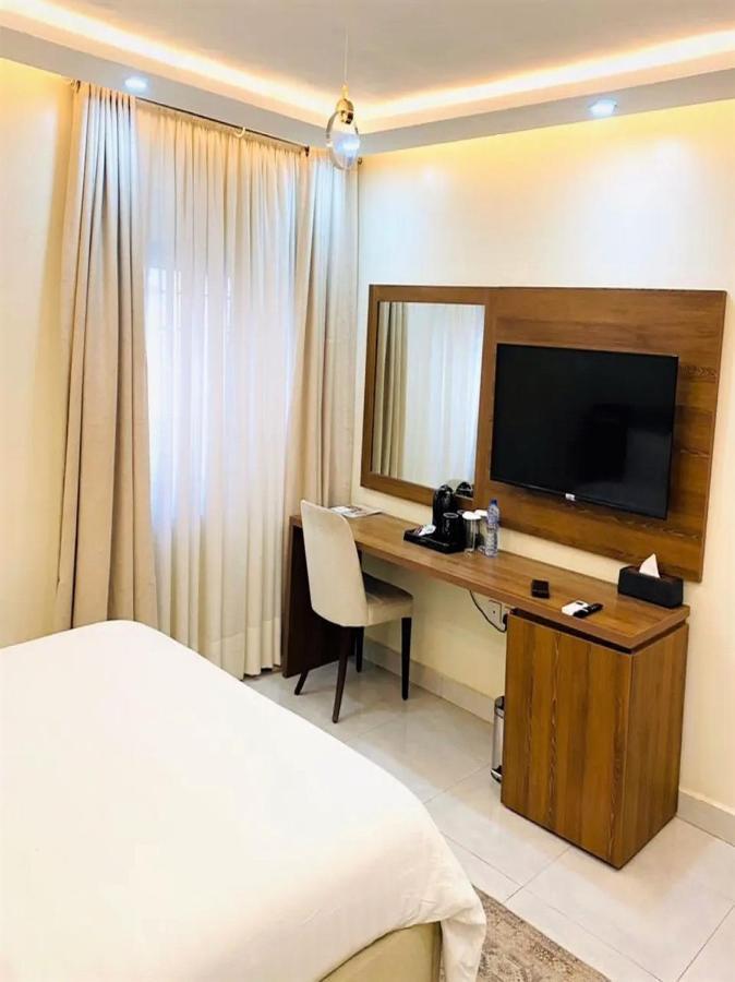 Plush Hotel,Абуджа Екстериор снимка
