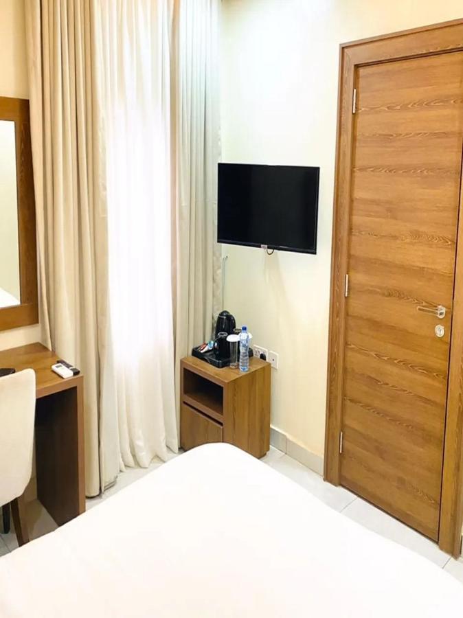 Plush Hotel,Абуджа Екстериор снимка