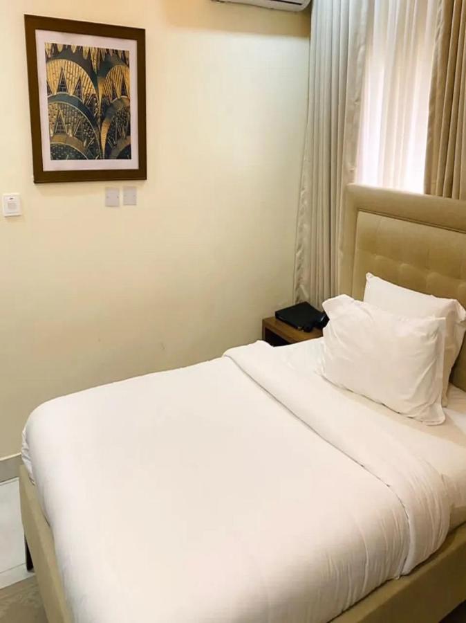 Plush Hotel,Абуджа Екстериор снимка