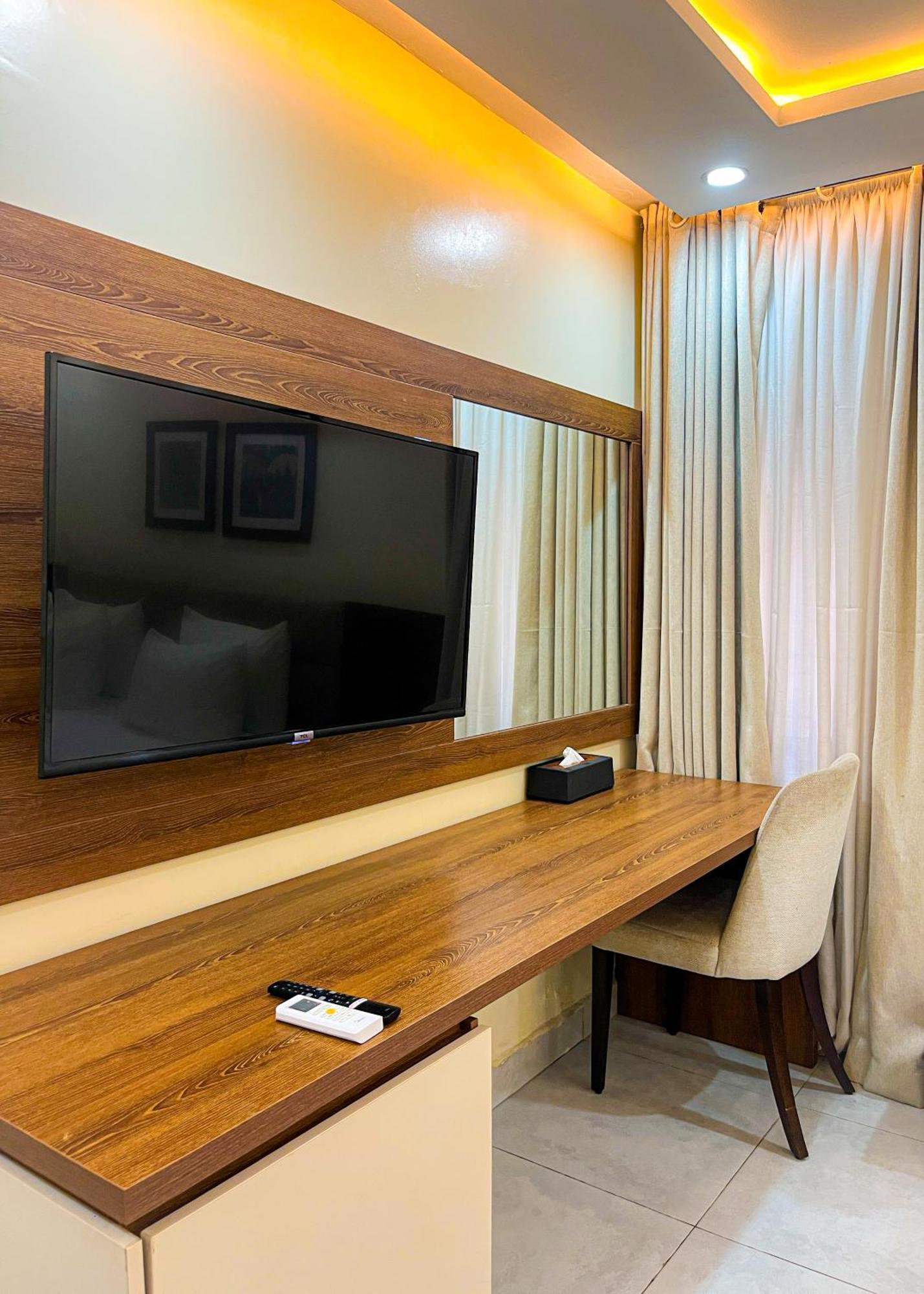 Plush Hotel,Абуджа Екстериор снимка