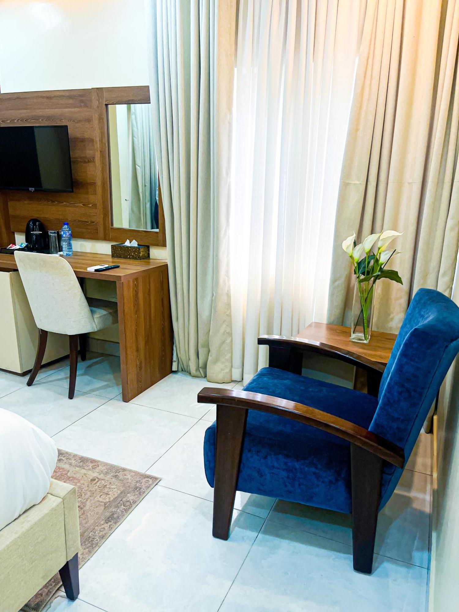 Plush Hotel,Абуджа Екстериор снимка