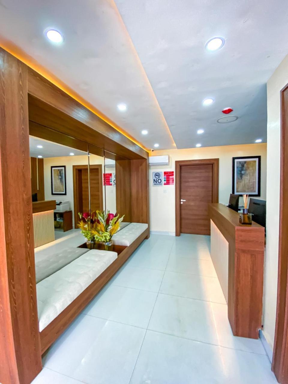 Plush Hotel,Абуджа Екстериор снимка