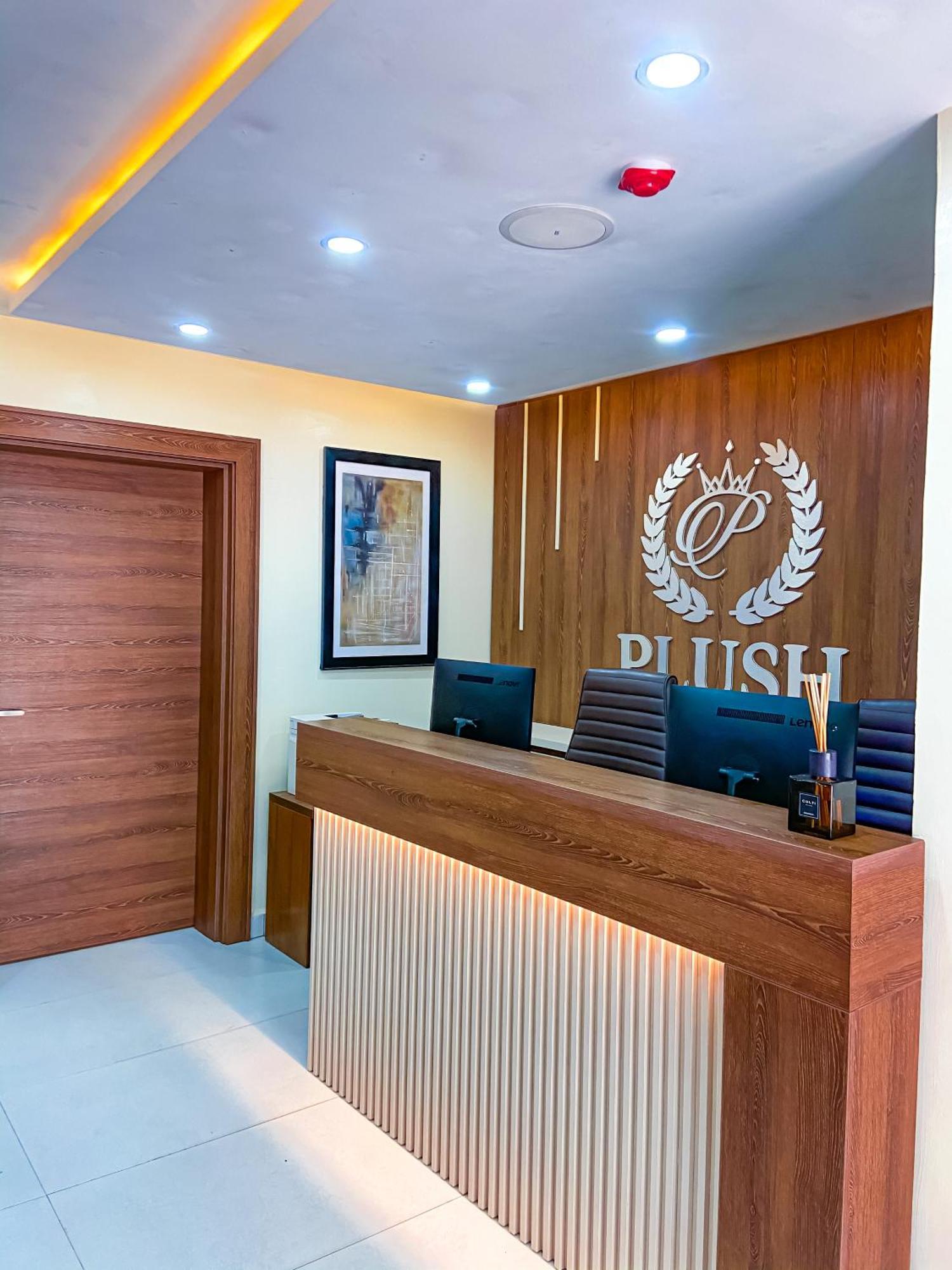 Plush Hotel,Абуджа Екстериор снимка